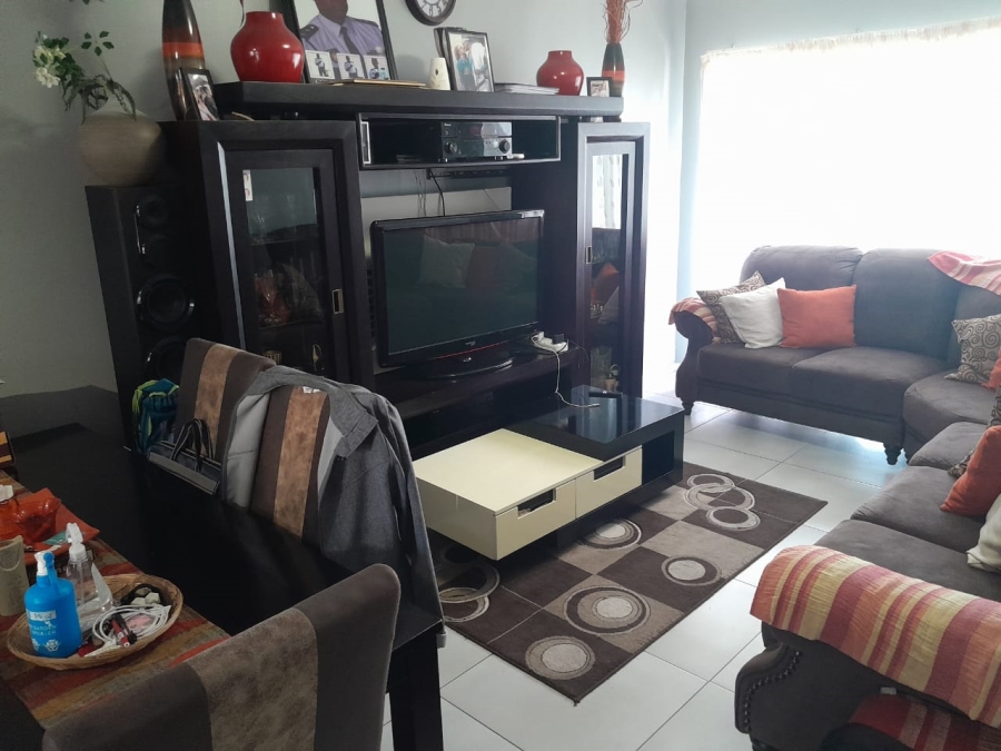 To Let 2 Bedroom Property for Rent in Morgenster Heights Western Cape